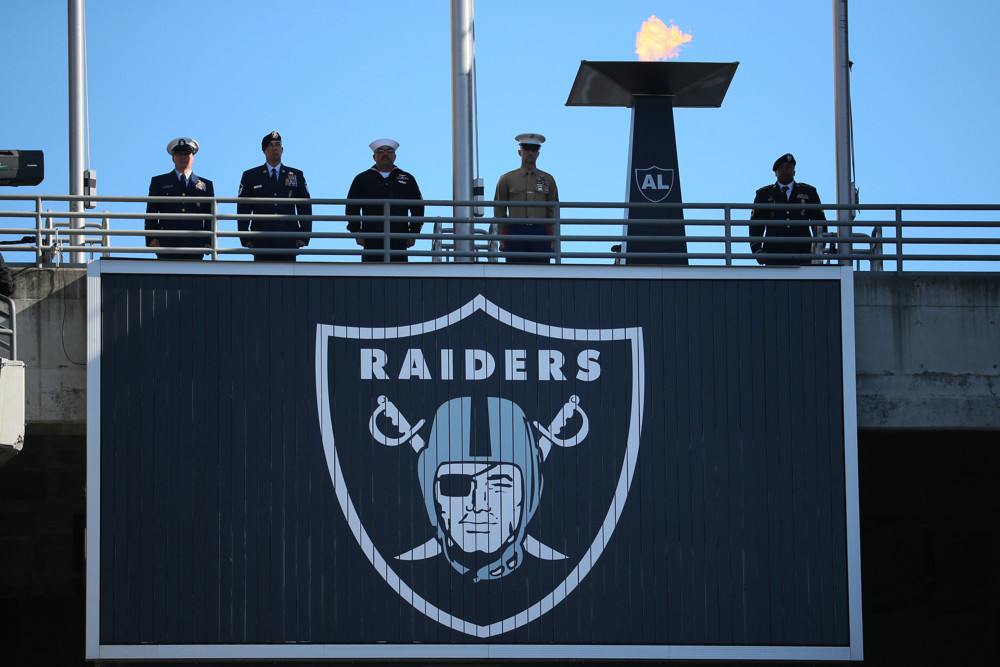 NFL: NOV 15 Vikings at Raiders